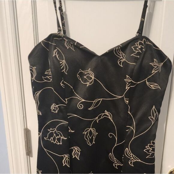 Stunning Party Dress! WHBM Black Satin with embroidered accents.Flattering flare - Picture 2 of 14